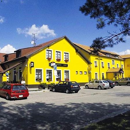 Hotel Rose Břeclav Εξωτερικό φωτογραφία