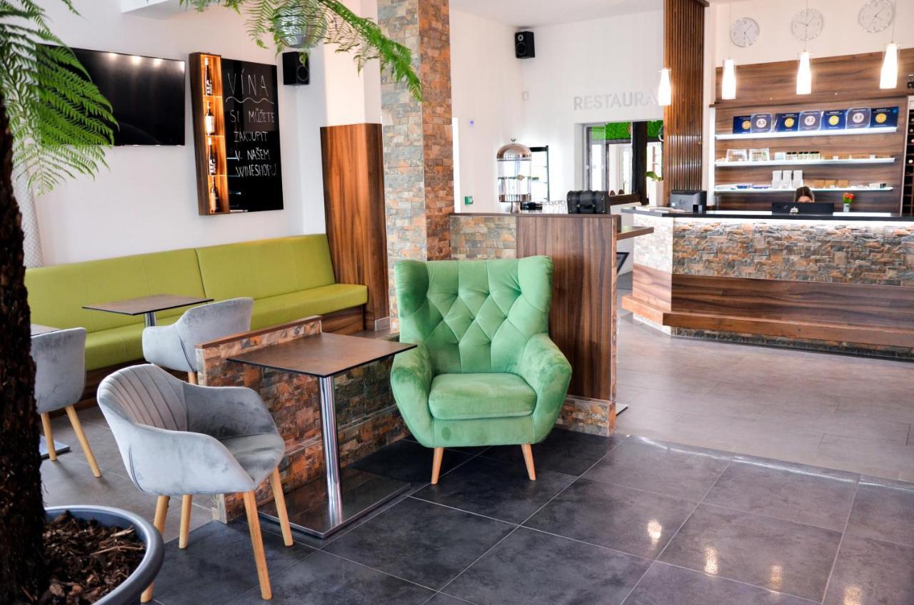Hotel Rose Břeclav Εξωτερικό φωτογραφία