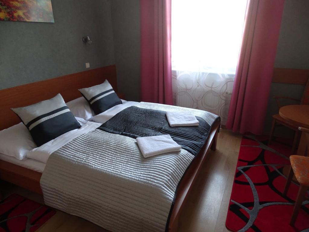 Hotel Rose Břeclav Εξωτερικό φωτογραφία
