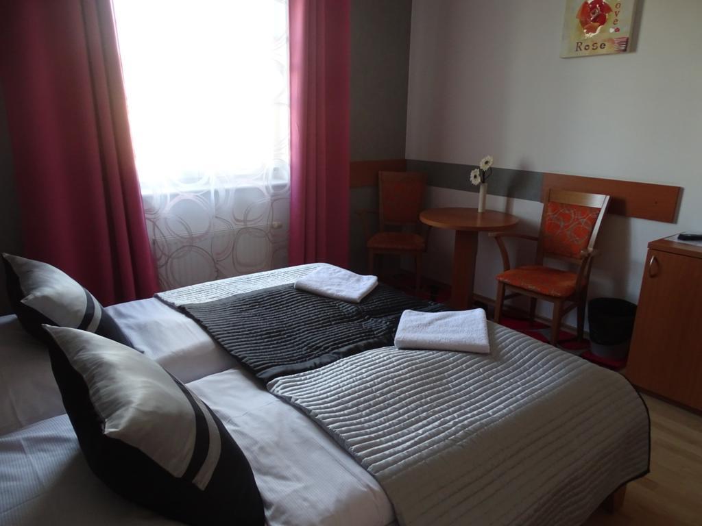 Hotel Rose Břeclav Εξωτερικό φωτογραφία