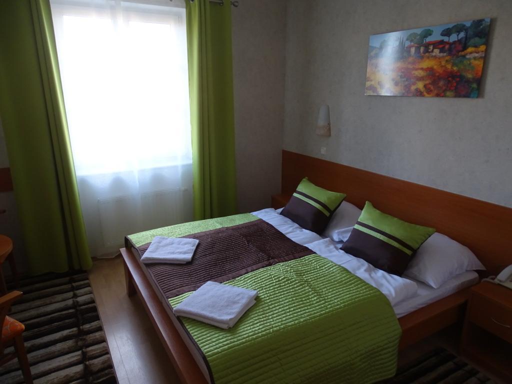 Hotel Rose Břeclav Εξωτερικό φωτογραφία