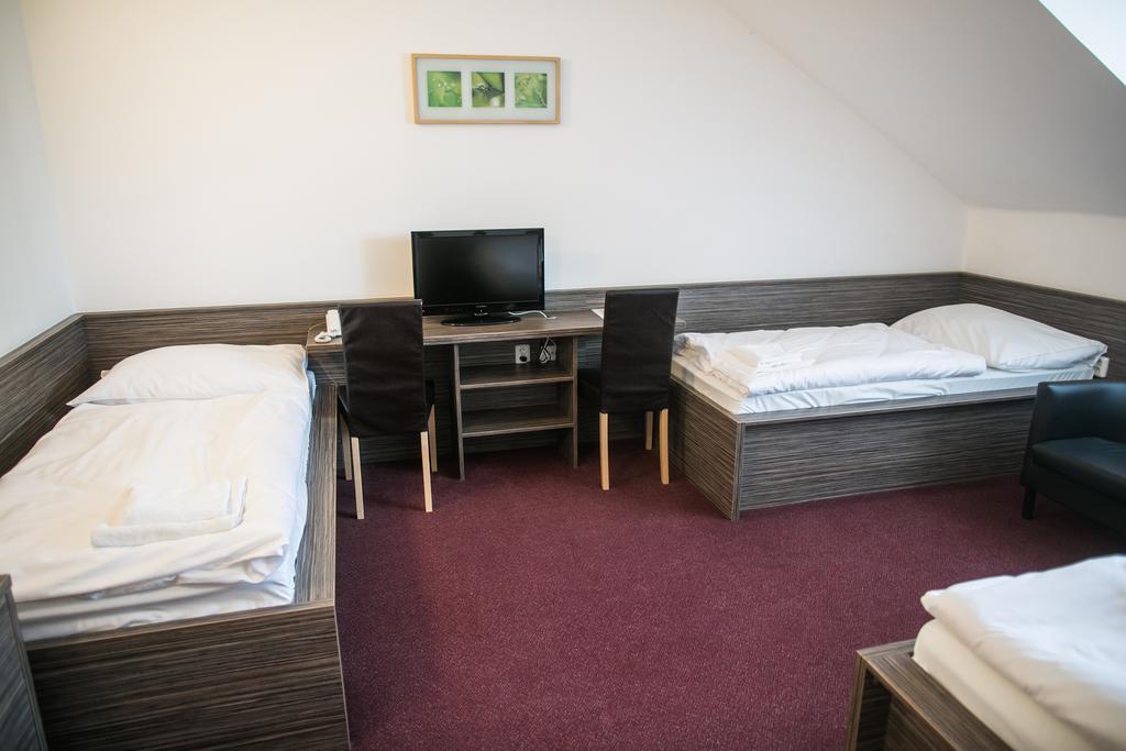 Hotel Rose Břeclav Εξωτερικό φωτογραφία