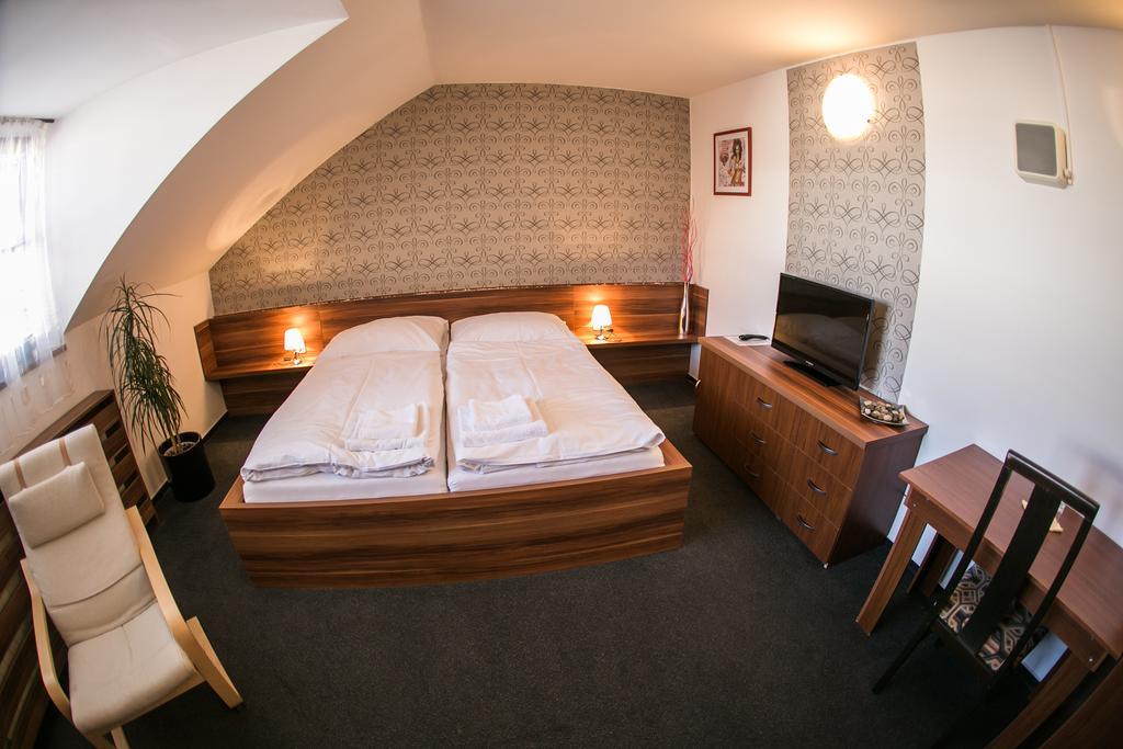 Hotel Rose Břeclav Εξωτερικό φωτογραφία