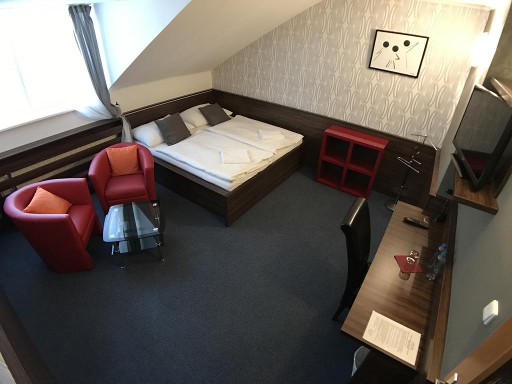 Hotel Rose Břeclav Εξωτερικό φωτογραφία