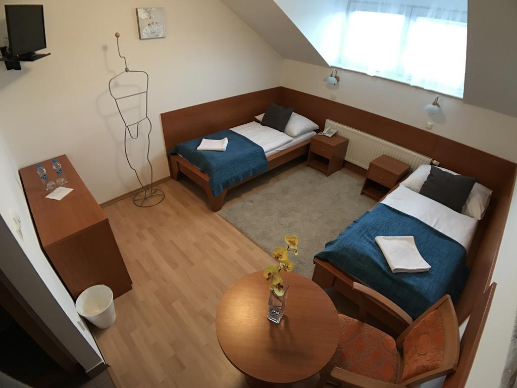 Hotel Rose Břeclav Εξωτερικό φωτογραφία