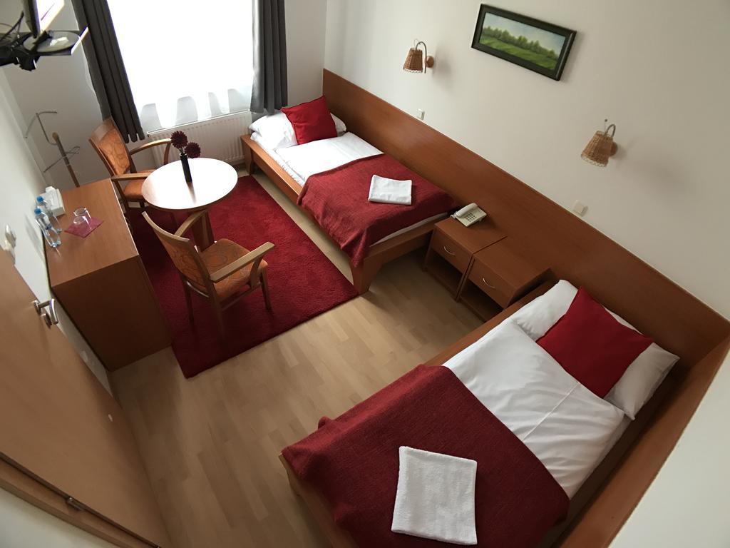 Hotel Rose Břeclav Εξωτερικό φωτογραφία