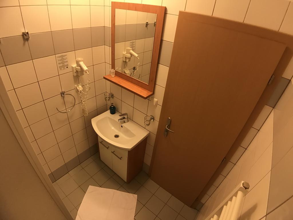 Hotel Rose Břeclav Εξωτερικό φωτογραφία